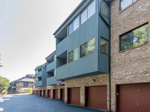 1107 Hilltop Rd, Mahwah, NJ 07430