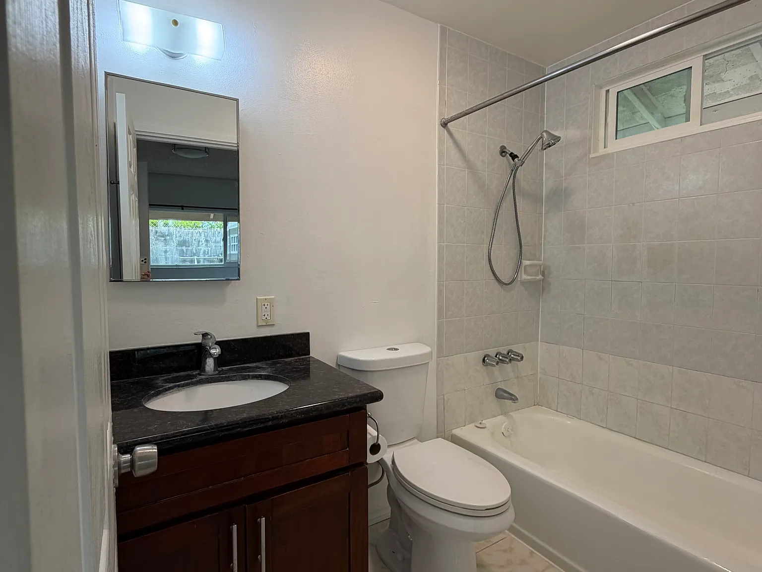 3 bed, 1000 sqft, $3,000 — Photo 4