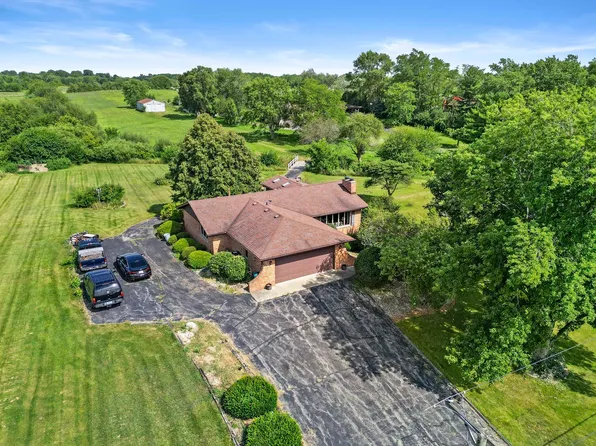 24833 S Center Rd, Frankfort, IL 60423