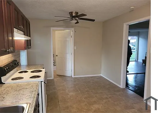 10313 Caxton St — Photo 1