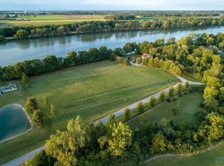 738 Riverbrook Ln, Napoleon, OH 43545
