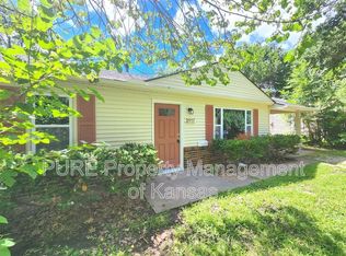 2617 SW Eveningside Dr, Topeka, KS 66614