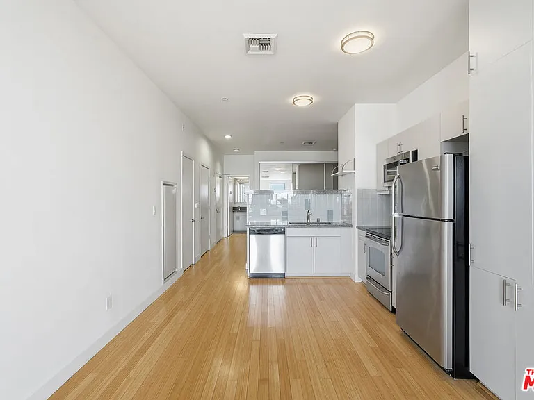 3810 Wilshire Blvd #1609 — Photo 8