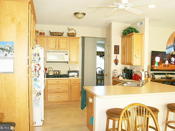2nd image of 92 Gardenia Blvd