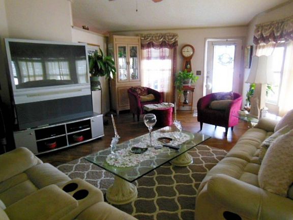 2nd image of 1405 Deverly Dr