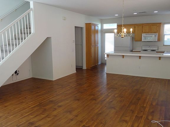 4th image of 25330 Cole St