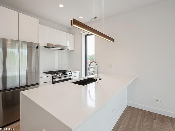 4th image of 1236 W Lawrence Ave