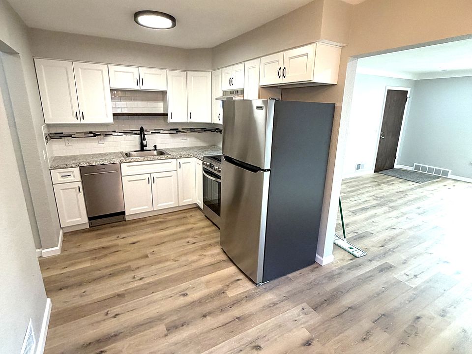 1st image of 3640 Douglas Rd APT 2