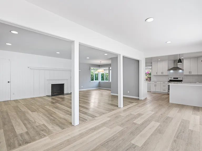 384 Knight Way — Photo 13