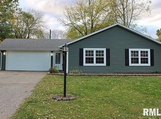 33 Churchill Dr, Chatham, IL 62629
