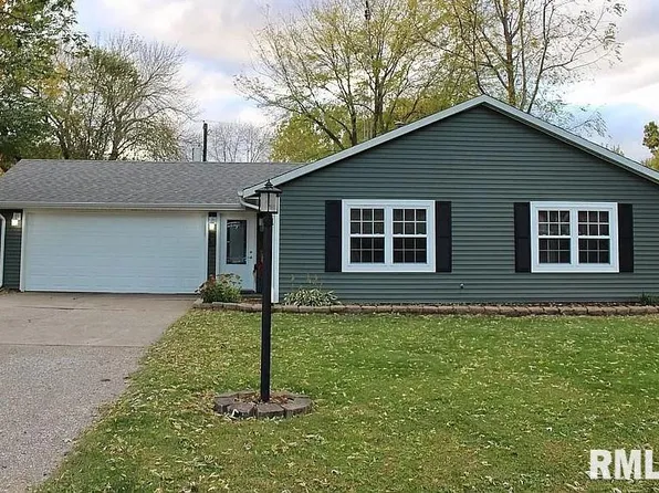 33 Churchill Dr, Chatham, IL 62629