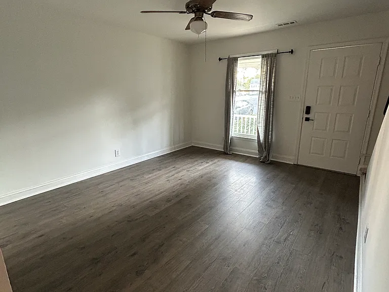 709 Madison Ct — Photo 4