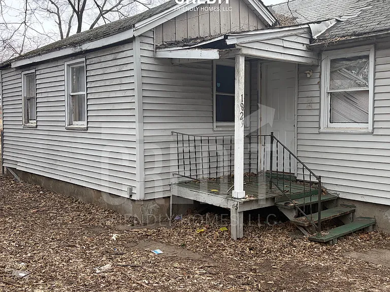 1829 S Stanley St — Photo 2