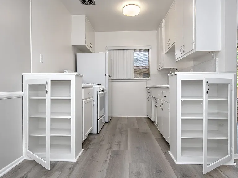 1025 Melrose Ave — Photo 8