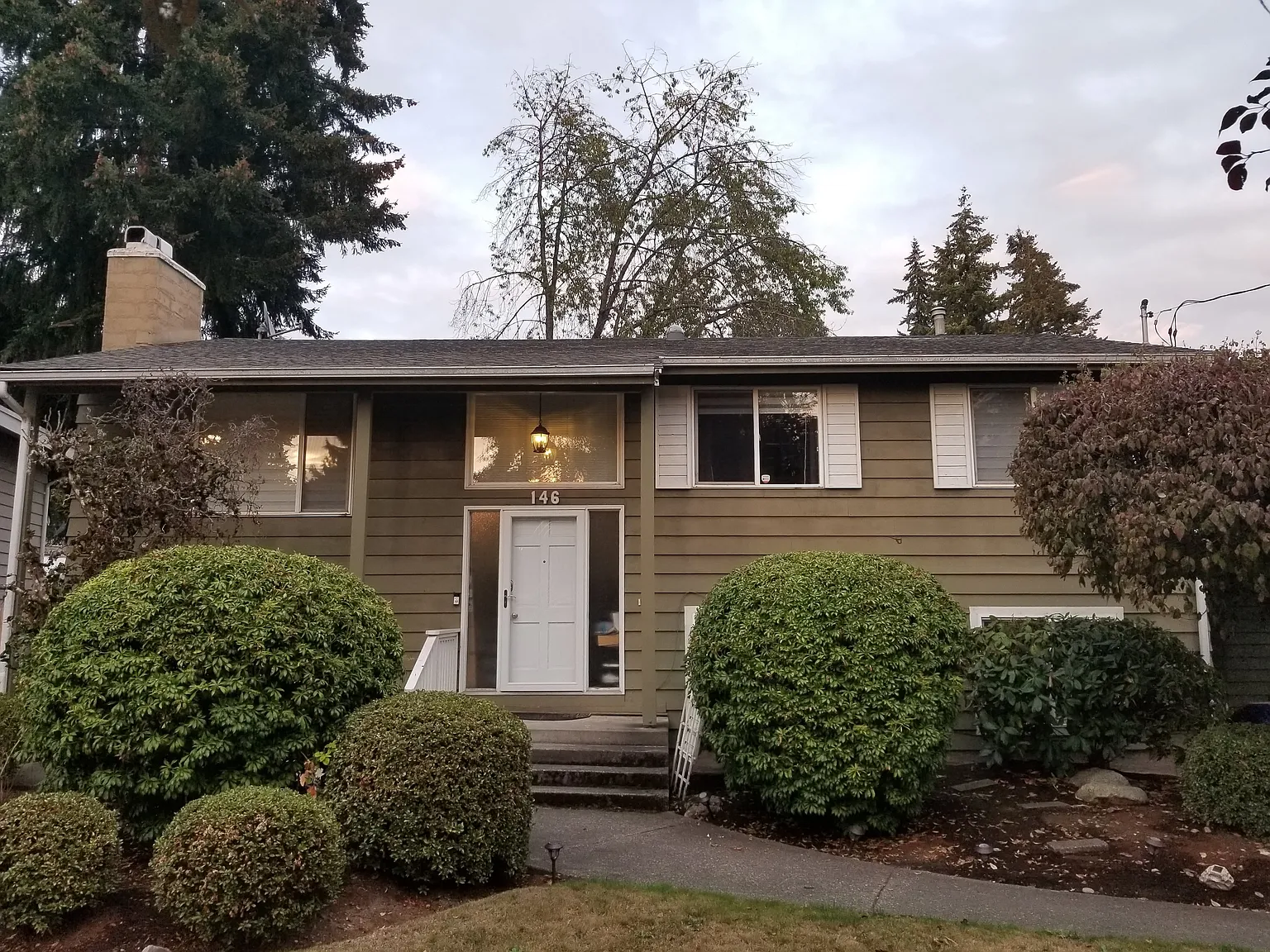 4 bed, 3.0 bath, 2400 sqft, $4,600 — Photo 2