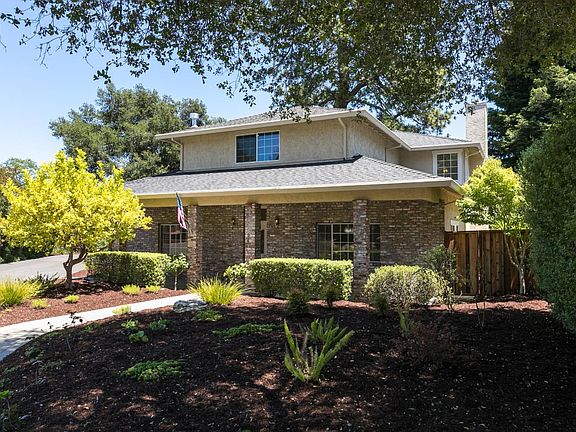 2nd image of 26 Bay Laurel Ct