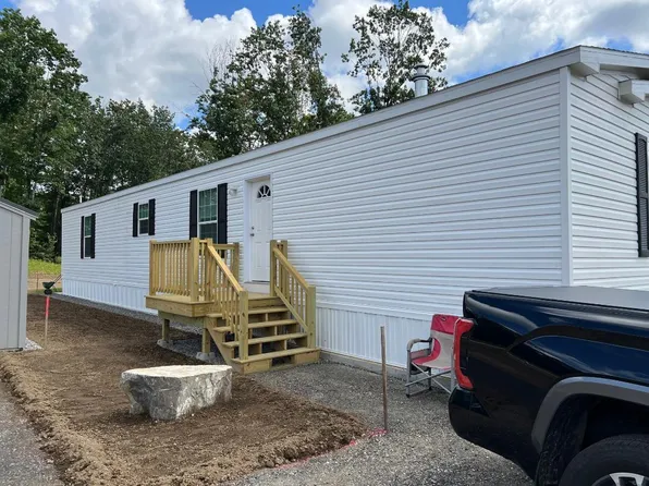 33 Rego Drive, Buxton, ME 04093