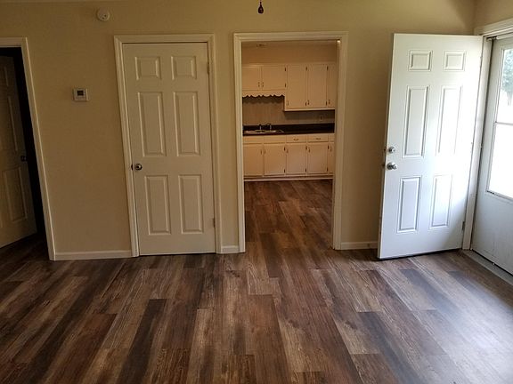 4th image of 4411 Lindsey St