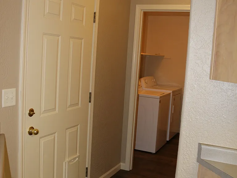 445 Crystal Dr — Photo 18