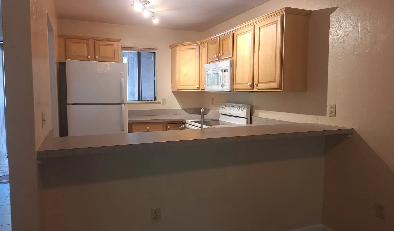 2 bed, 874 sqft, $1,295 — Photo 4