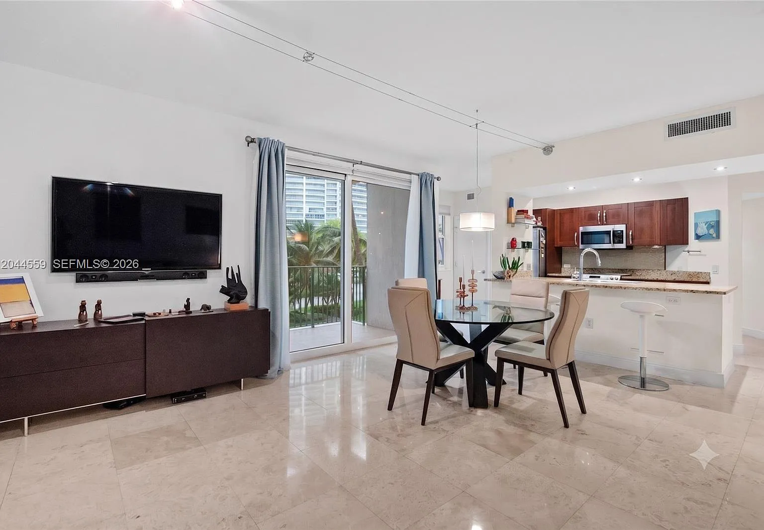 Turnberry Village So Towe — Photo 4
