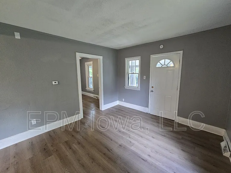 24 Van Buren St — Photo 3