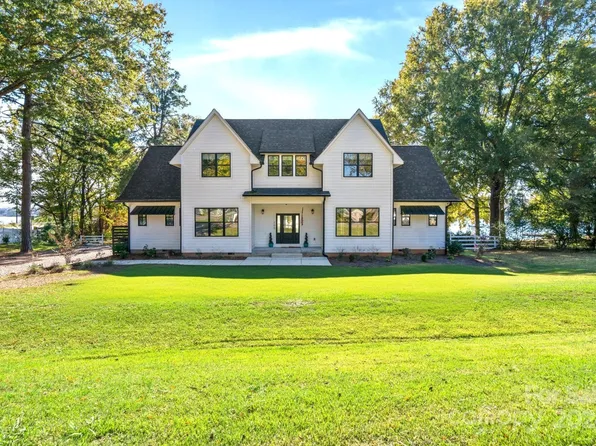 105 Hideaway Ln, Mooresville, NC 28117