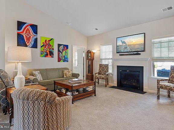 4th image of 115 Lauras Ct