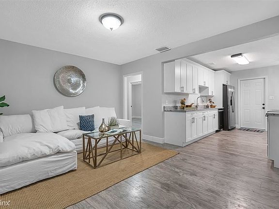 4th image of 8722R N Calder Pl