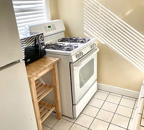 3rd image of 1221 E 6th St #5