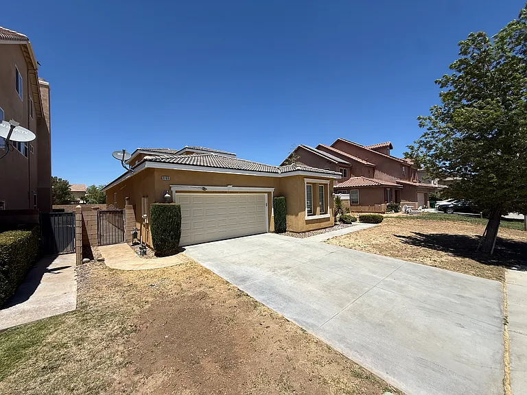 6109 W Avenue K9 — Photo 2
