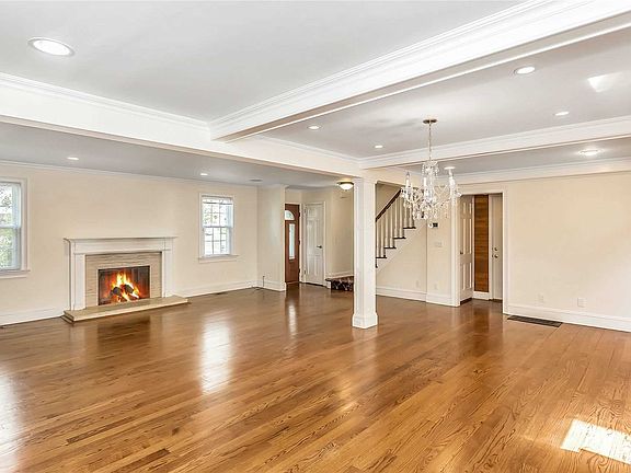 3rd image of 4 Alden Ln