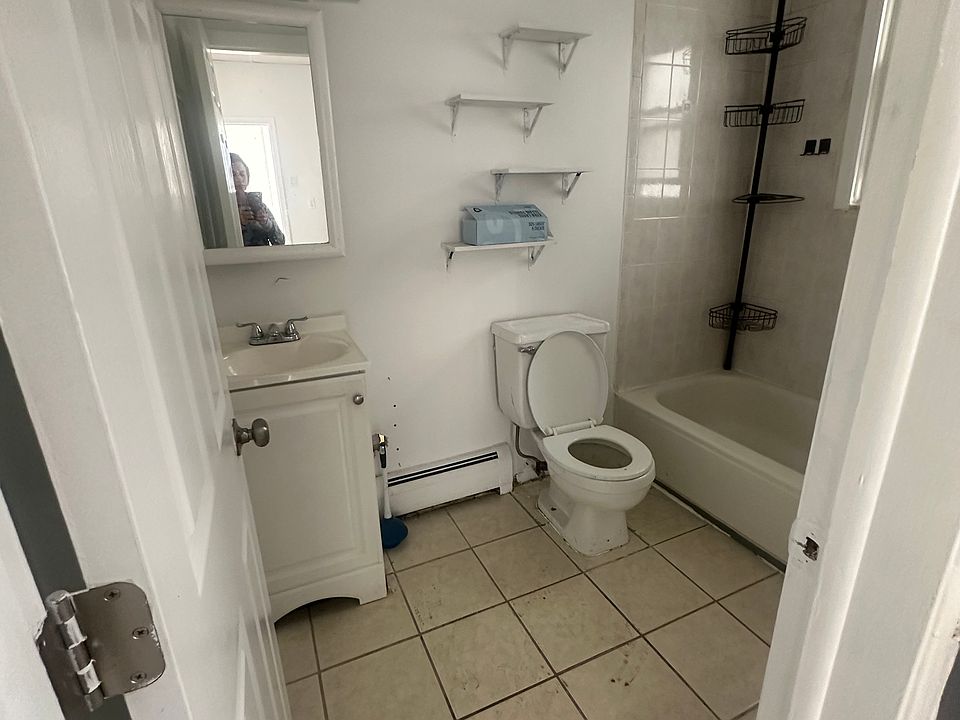 1st image of 300 Kingsland Ave Floor 2