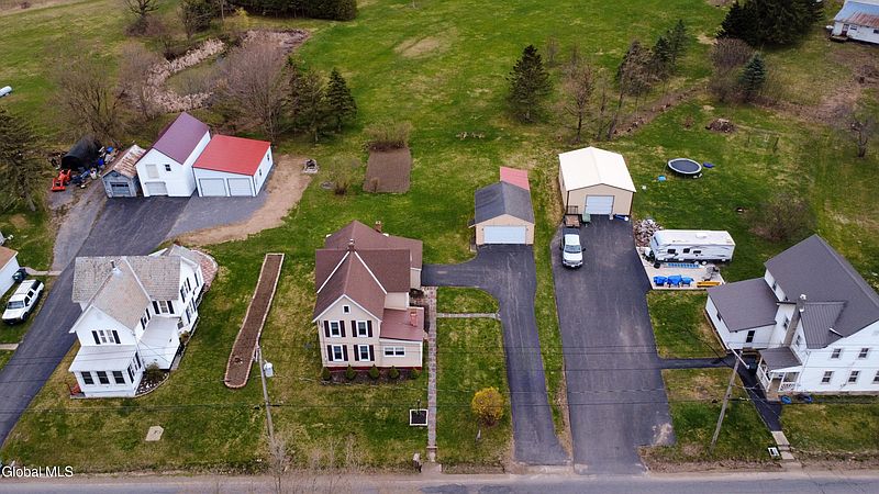 4th image of 124 Auriesville Road