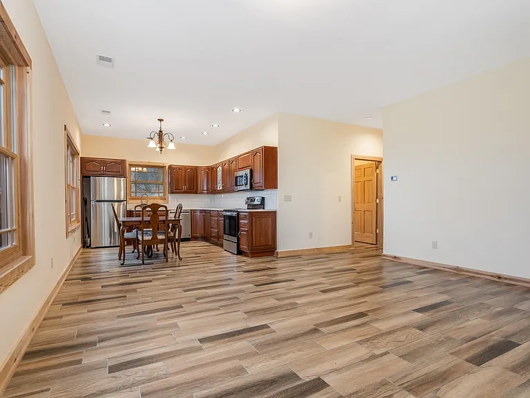 13 Johnston Dr — Photo 10