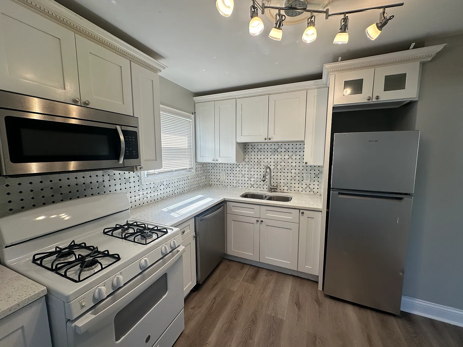 3 bed, 1200 sqft, $1,795 — Photo 2