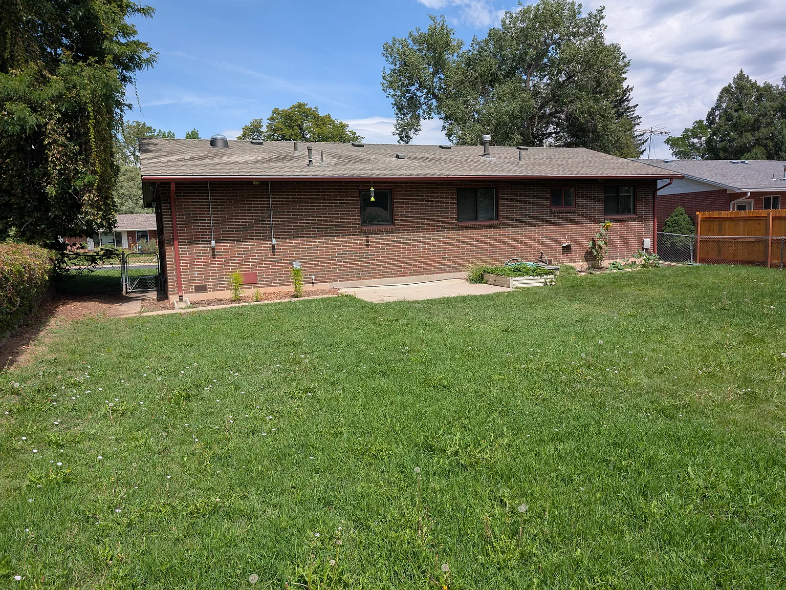 3 bed, 960 sqft, $1,995 — Photo 2
