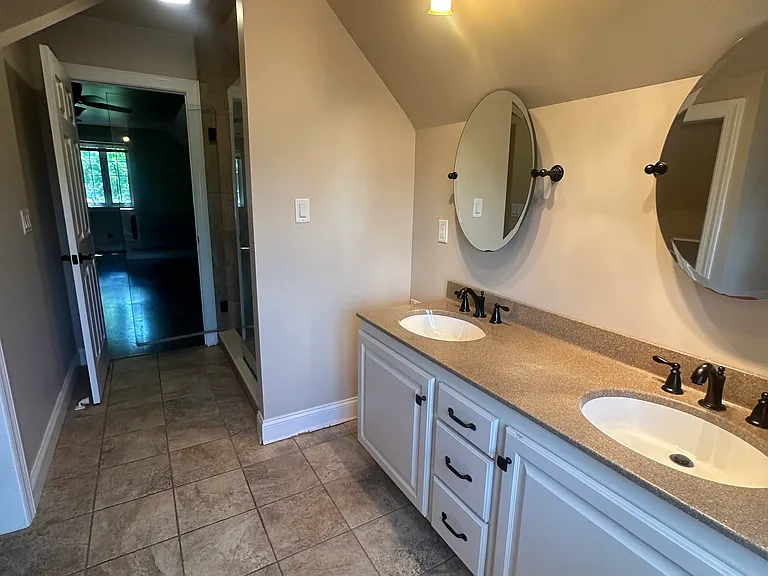 528 E Cherry St — Photo 22