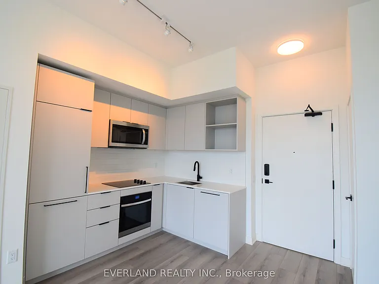 1185 Dupont St #1105 — Photo 8