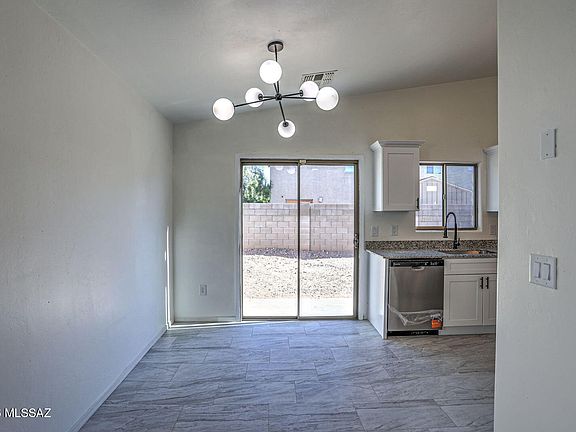 5th image of 3625 E Drexel Manor Stra