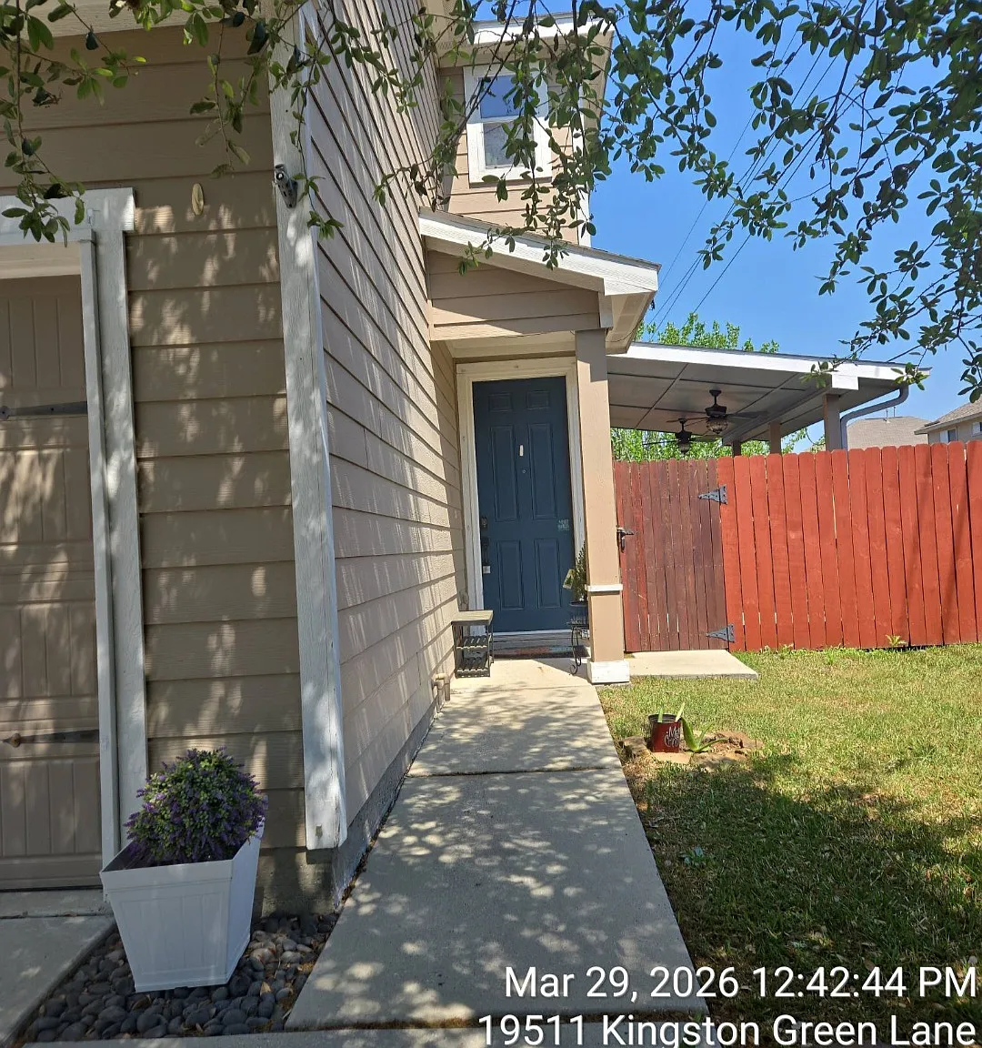 3 bed, 2.5 bath, 1951 sqft, $850 — Photo 2