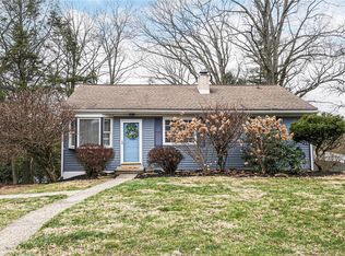 1071 Crest Dr, Crescent, PA 15046