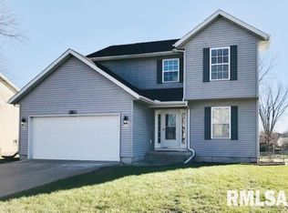 921 W 66th St, Davenport, IA 52806