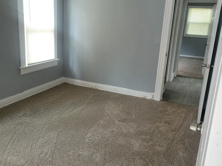 4043 Woodland Ave — Photo 6