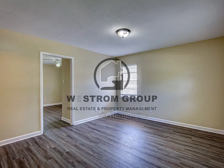 820 Collin Dr — Photo 4