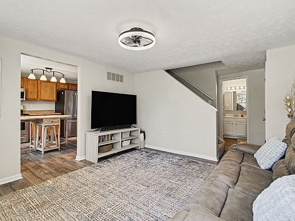 3rd image of 232 Shaw Ave