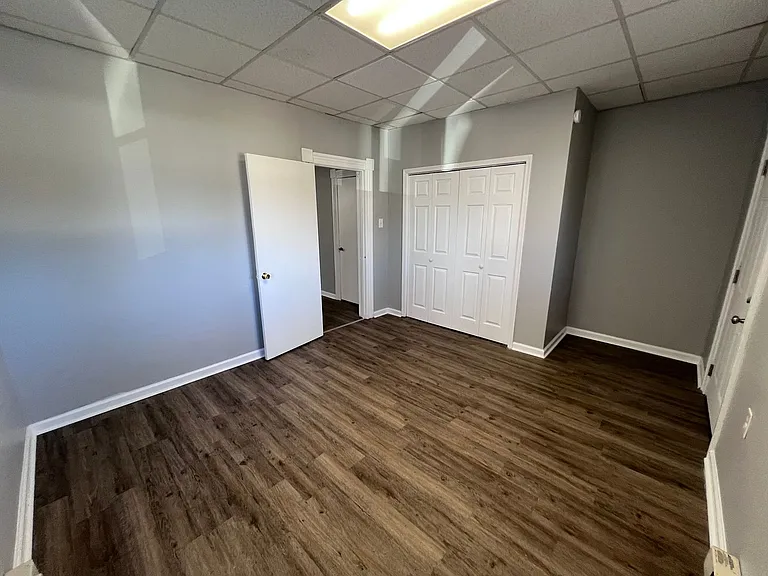 406 E Washington St — Photo 6