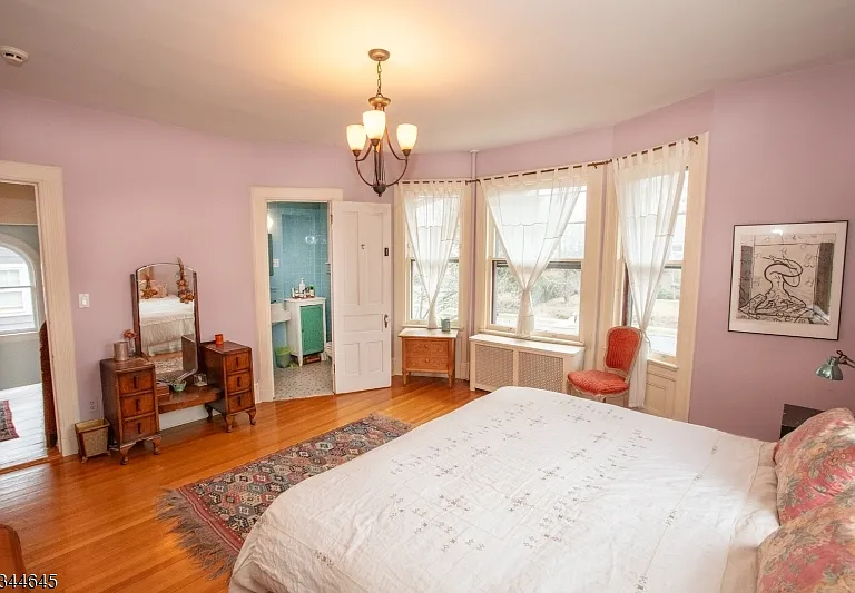 110 Montclair Ave — Photo 30