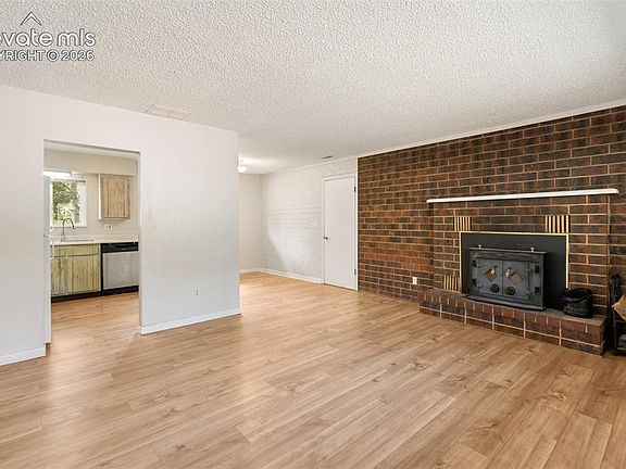 5th image of 1035 Park View Rd