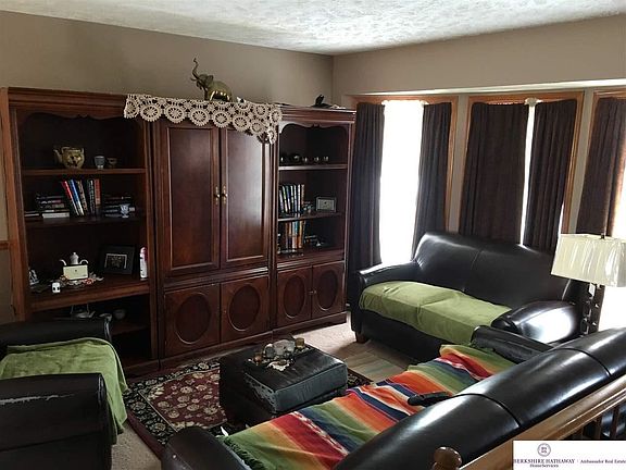 3rd image of 8119 Vernon Ave